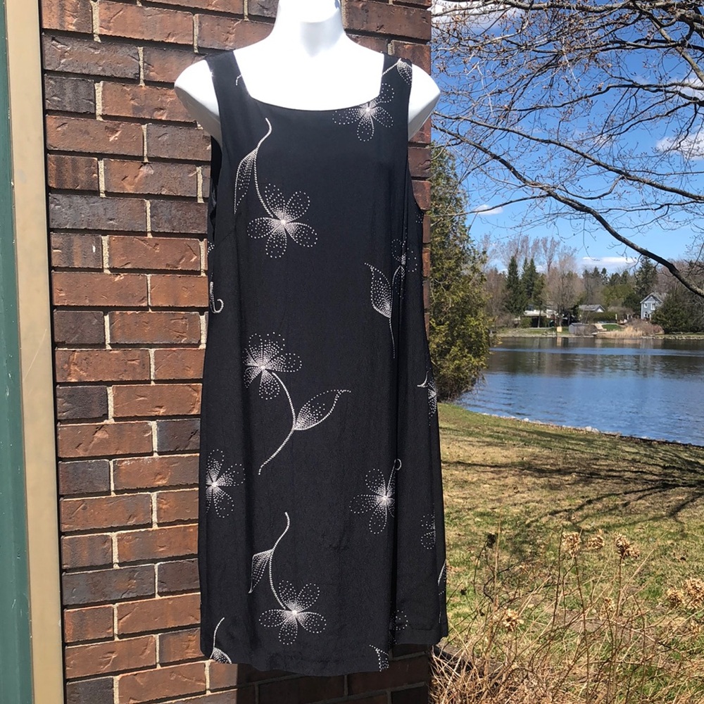 Black Floral Print Sleeveless Shift Dress